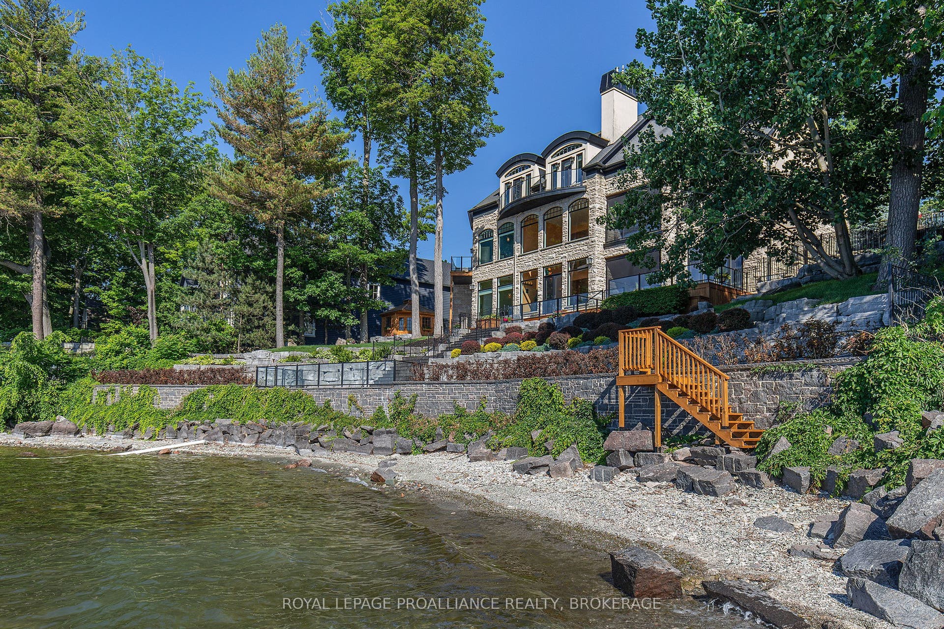 1618 St Lawrence Avenue, Kingston, Frontenac ON K7L 4V1