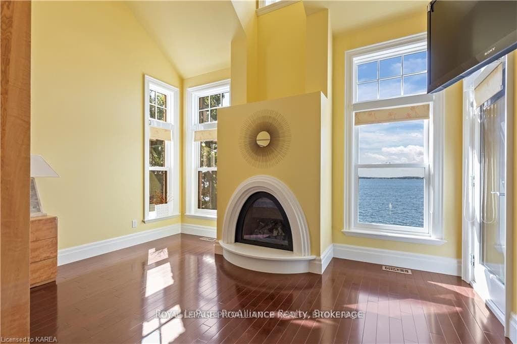 1618 St Lawrence Avenue, Kingston, Frontenac ON K7L 4V1