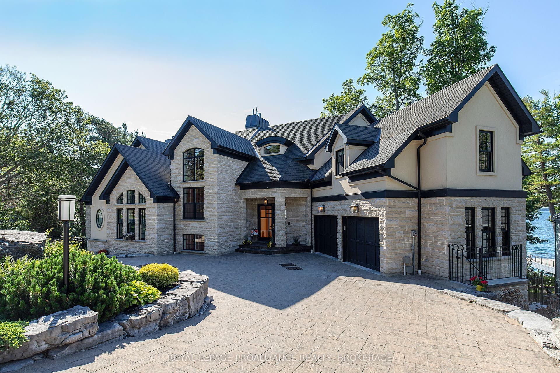 1618 St Lawrence Avenue, Kingston, Frontenac ON K7L 4V1