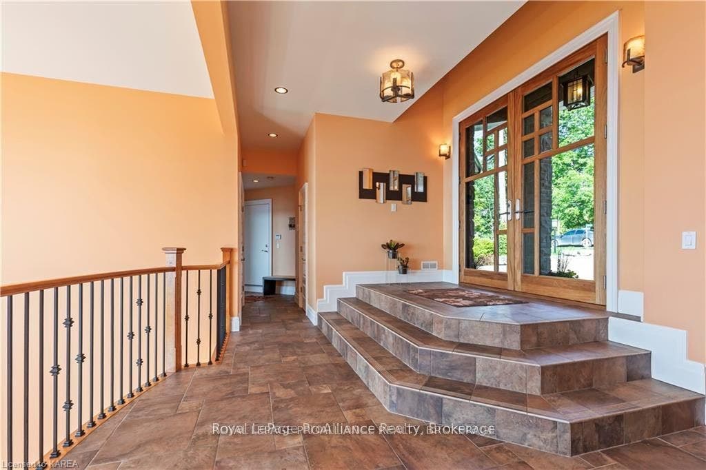 1618 St Lawrence Avenue, Kingston, Frontenac ON K7L 4V1