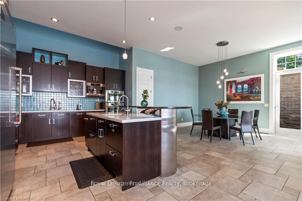 1618 St Lawrence Avenue, Kingston, Frontenac ON K7L 4V1