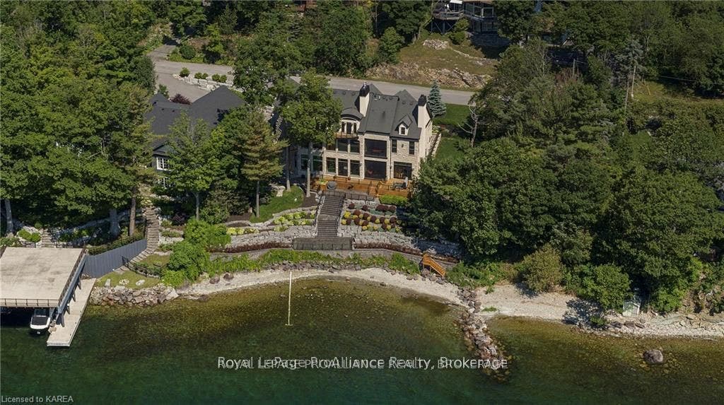 1618 St Lawrence Avenue, Kingston, Frontenac ON K7L 4V1