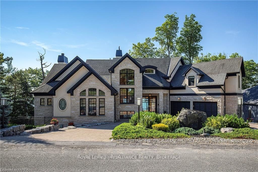 1618 St Lawrence Avenue, Kingston, Frontenac ON K7L 4V1