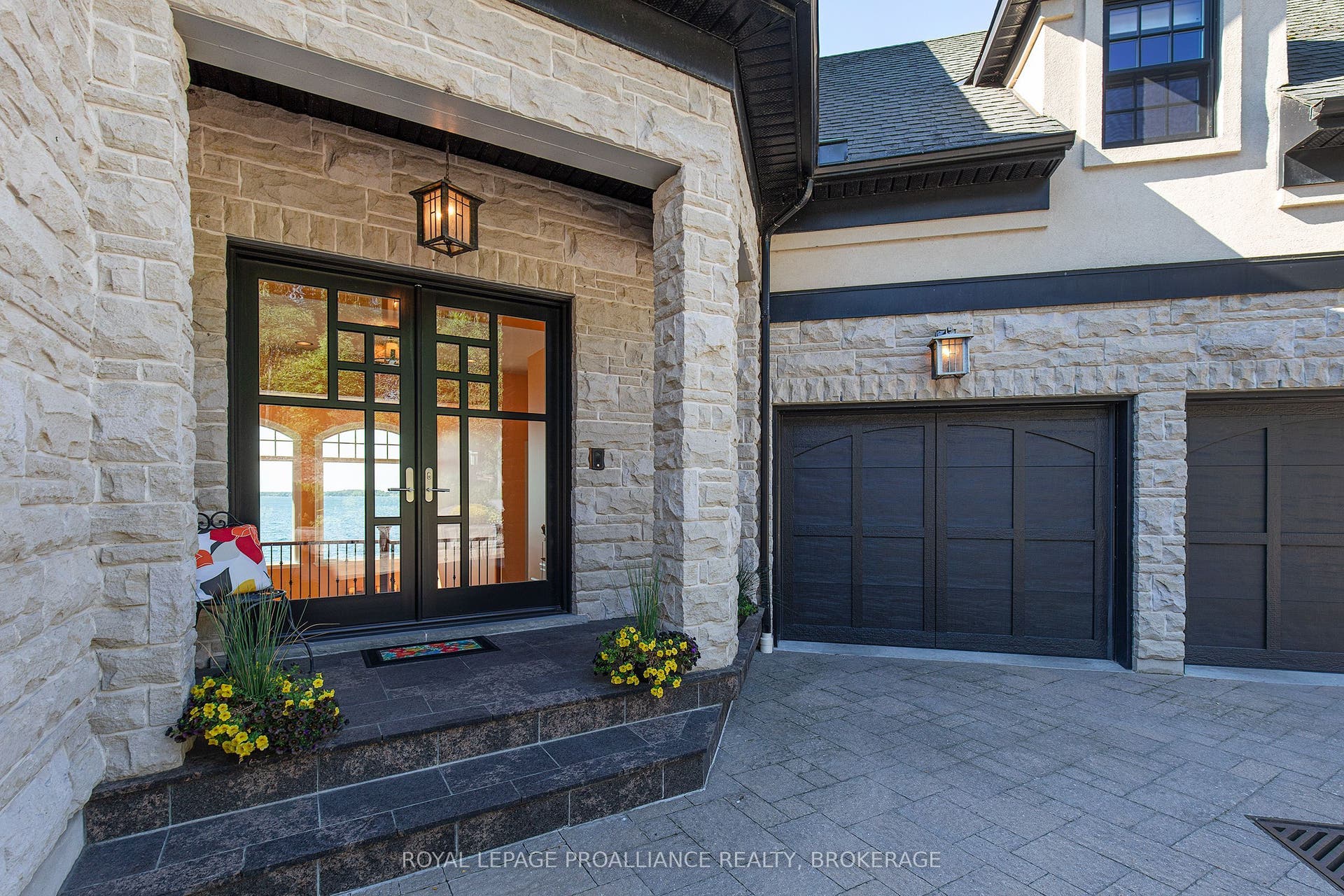 1618 St Lawrence Avenue, Kingston, Frontenac ON K7L 4V1