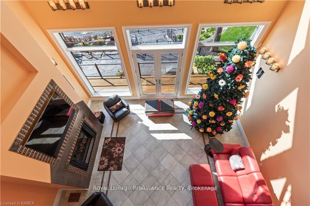 1618 St Lawrence Avenue, Kingston, Frontenac ON K7L 4V1