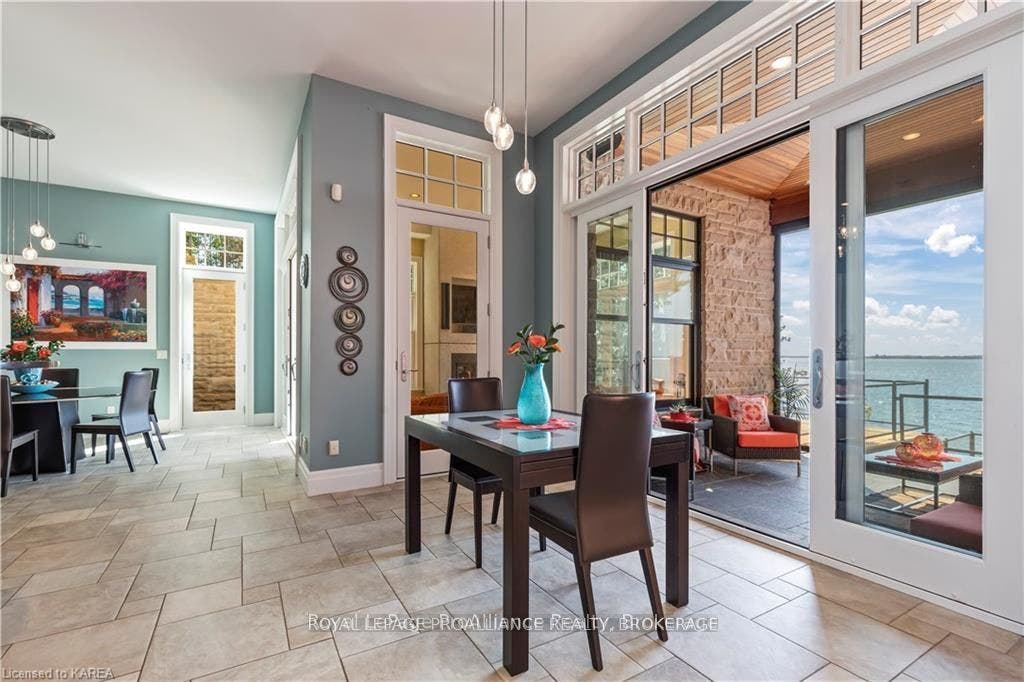 1618 St Lawrence Avenue, Kingston, Frontenac ON K7L 4V1