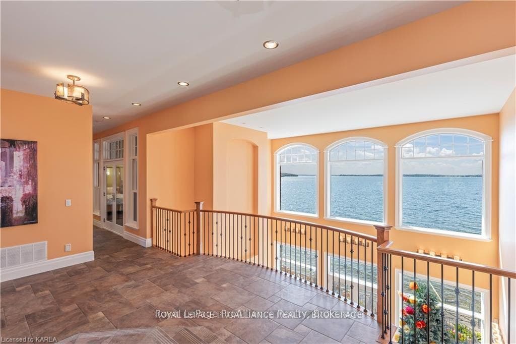 1618 St Lawrence Avenue, Kingston, Frontenac ON K7L 4V1