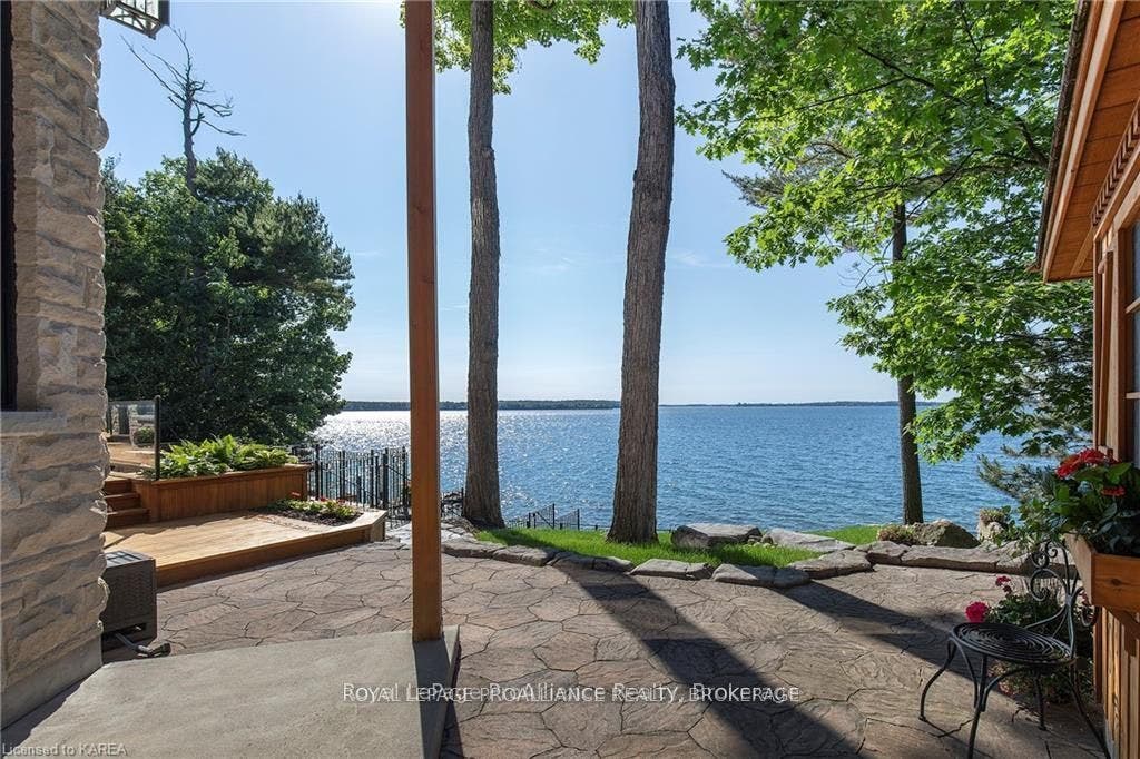 1618 St Lawrence Avenue, Kingston, Frontenac ON K7L 4V1