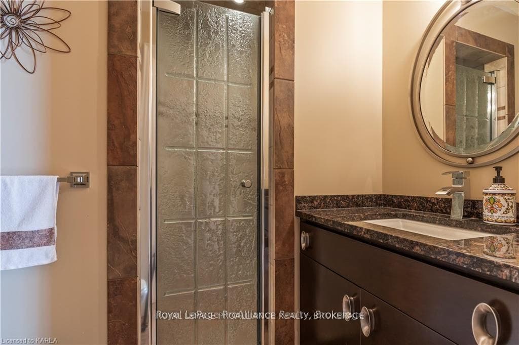 1618 St Lawrence Avenue, Kingston, Frontenac ON K7L 4V1
