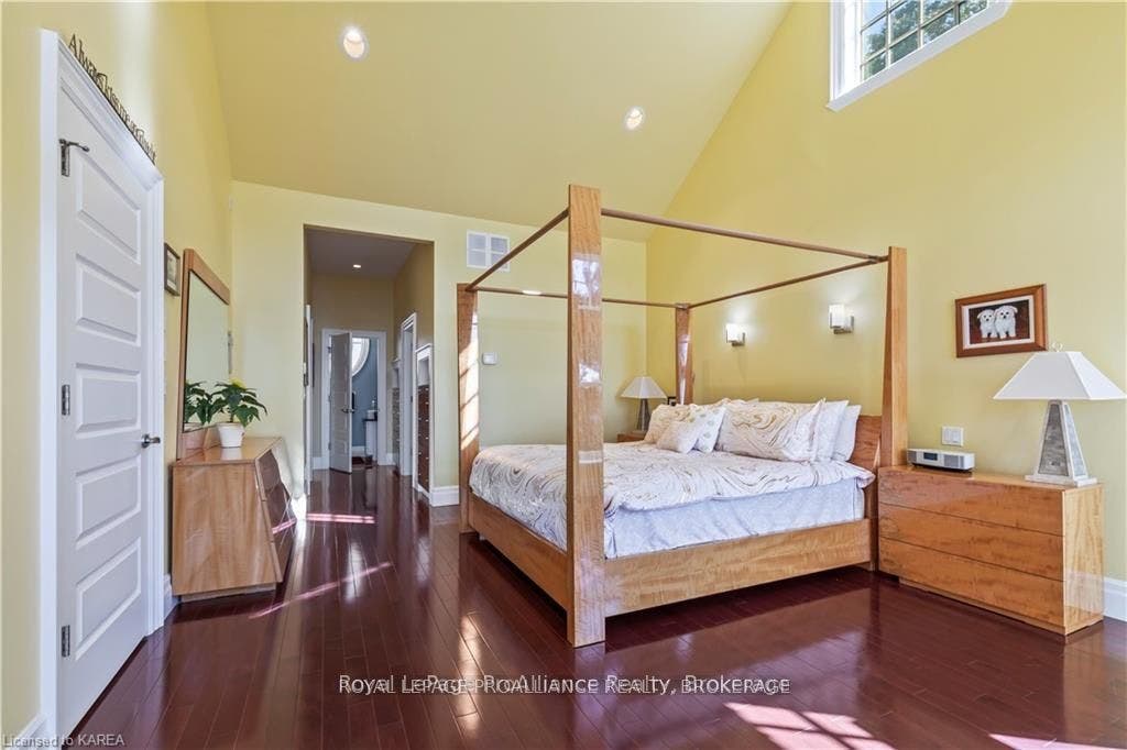 1618 St Lawrence Avenue, Kingston, Frontenac ON K7L 4V1