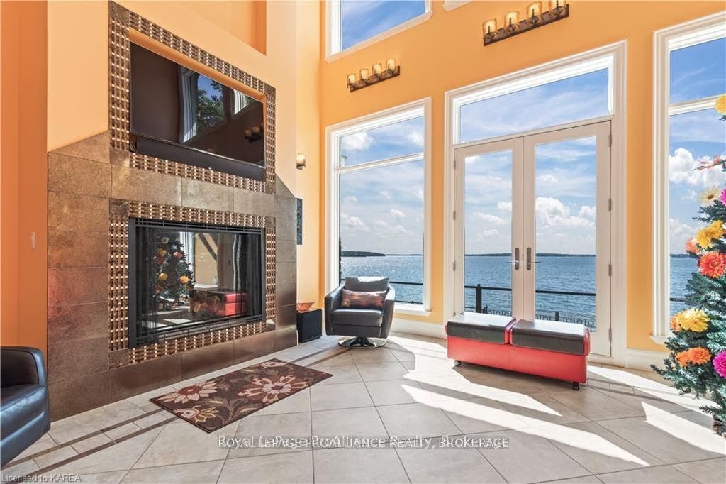 1618 St Lawrence Avenue, Kingston, Frontenac ON K7L 4V1