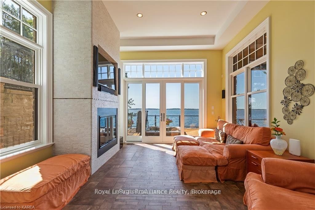 1618 St Lawrence Avenue, Kingston, Frontenac ON K7L 4V1