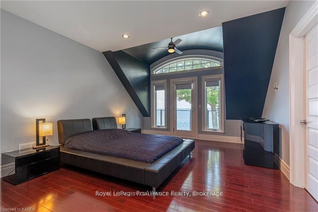 1618 St Lawrence Avenue, Kingston, Frontenac ON K7L 4V1