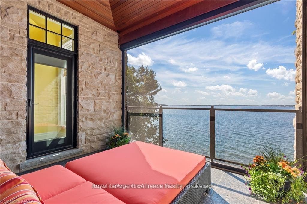 1618 St Lawrence Avenue, Kingston, Frontenac ON K7L 4V1