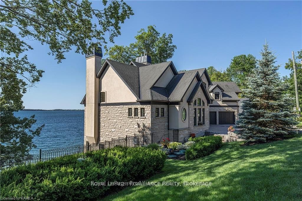 1618 St Lawrence Avenue, Kingston, Frontenac ON K7L 4V1