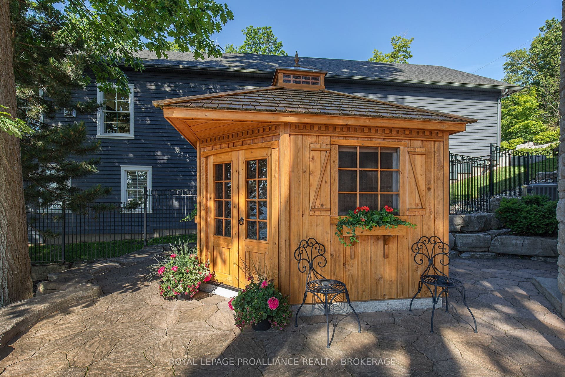 1618 St Lawrence Avenue, Kingston, Frontenac ON K7L 4V1