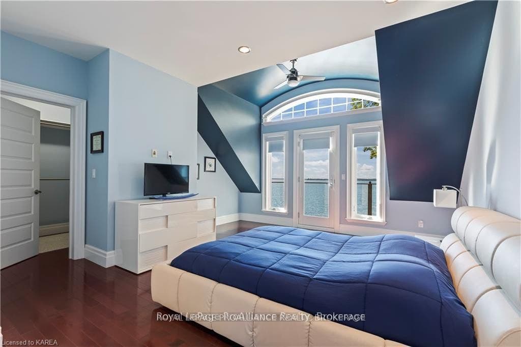 1618 St Lawrence Avenue, Kingston, Frontenac ON K7L 4V1