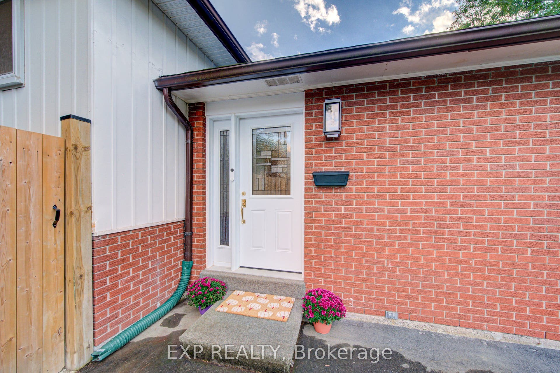 115 Chopin Drive, Kitchener, Waterloo ON N2M 2G3 115 Chopin Drive, Kitchener, Waterloo ON N2M 2G3