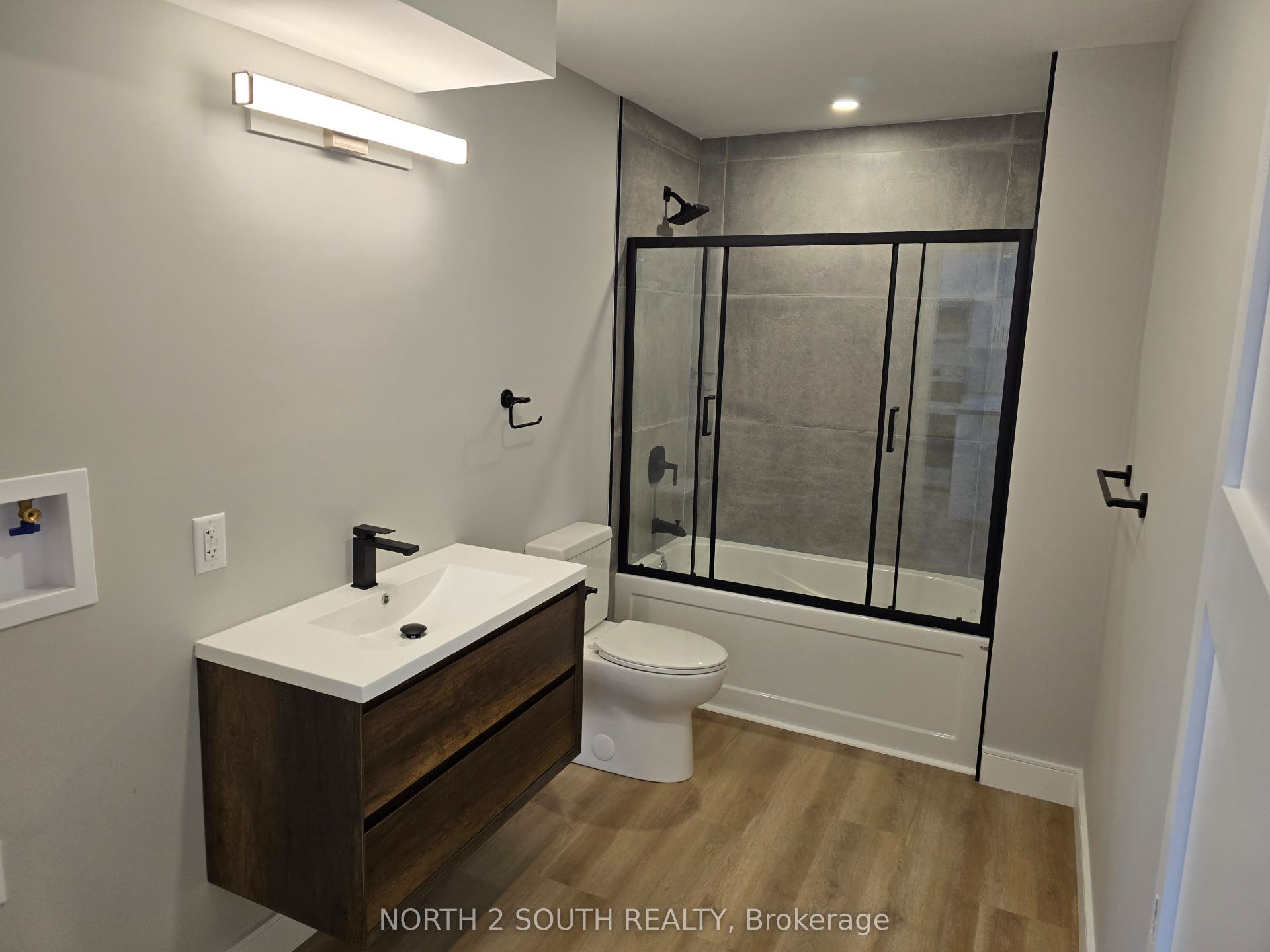 241 Darling Street, #1, Brantford, Brantford ON N3S 3X3 241 Darling Street, #1, Brantford, Brantford ON N3S 3X3