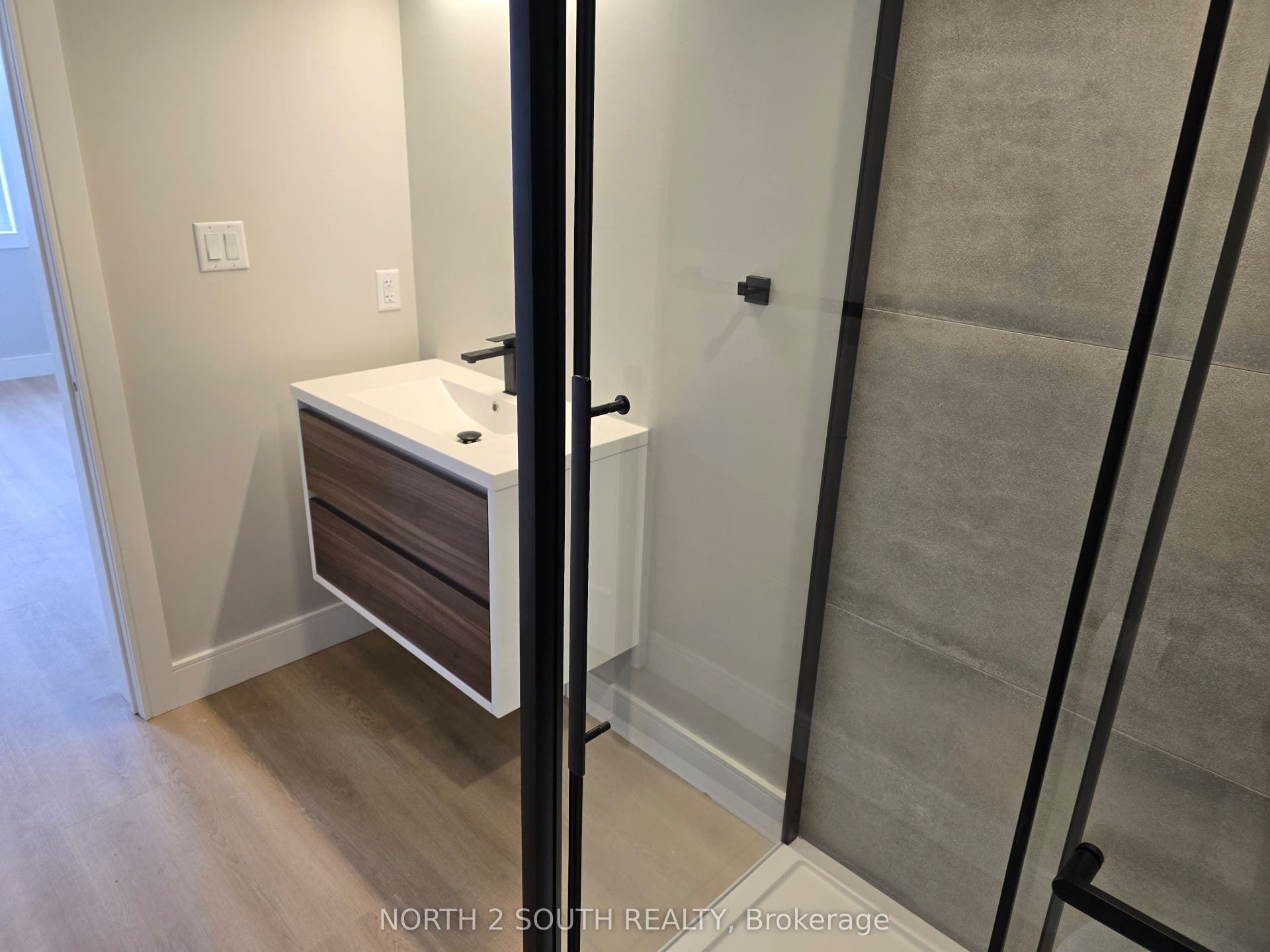 241 Darling Street, #1, Brantford, Brantford ON N3S 3X3 241 Darling Street, #1, Brantford, Brantford ON N3S 3X3