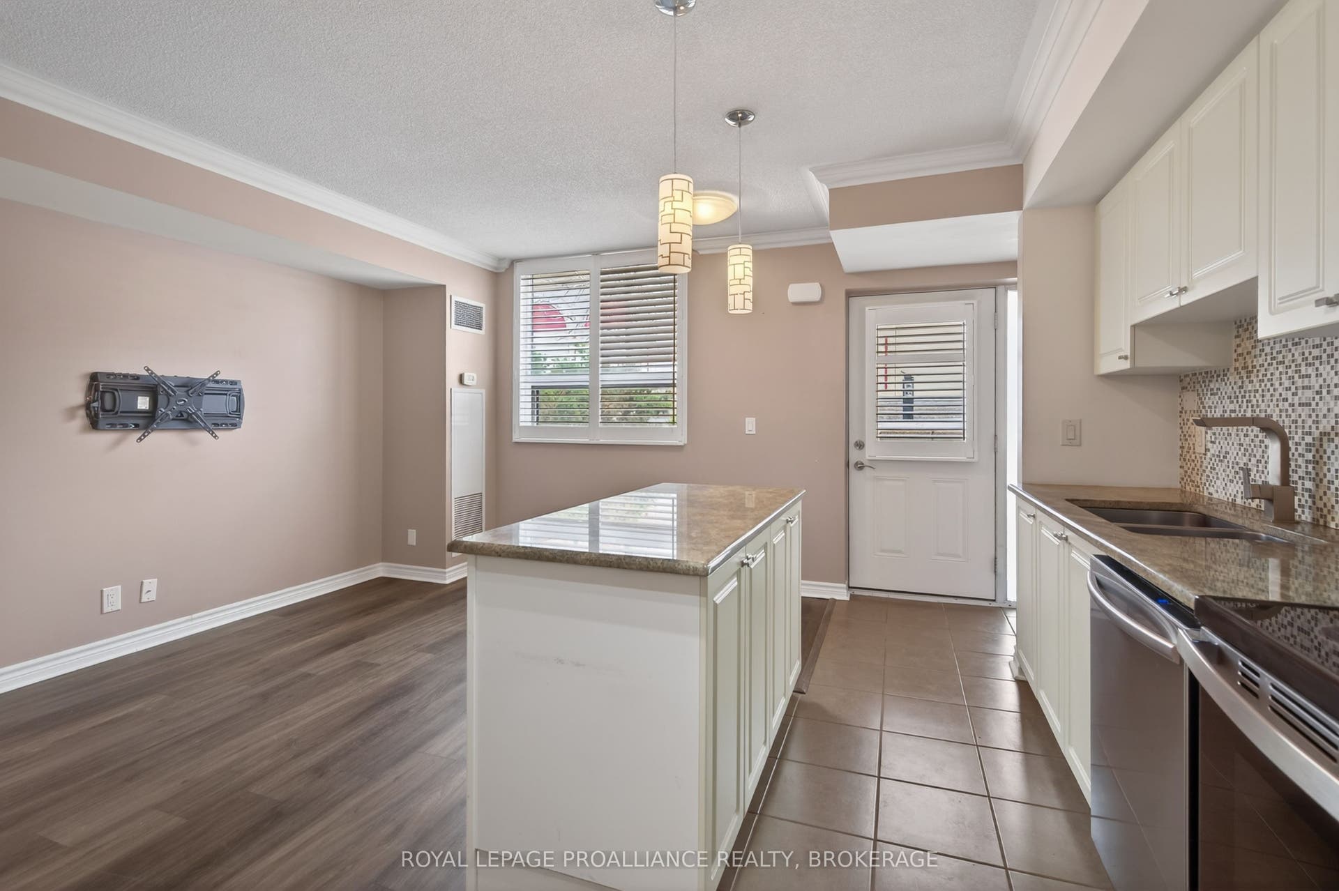 121 Queen Street, #A2, Kingston, Frontenac ON K7K 0G6