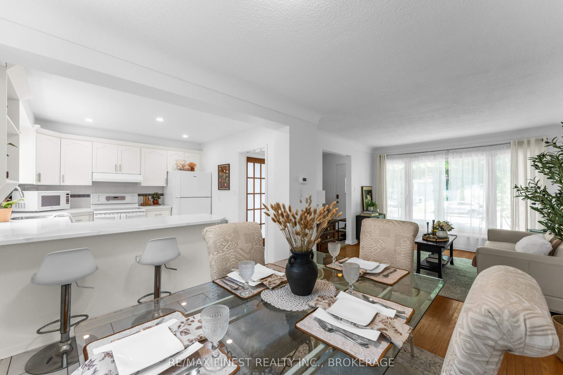 330 Meadowcrest Road, Kingston, Frontenac ON K7M 3S3 330 Meadowcrest Road, Kingston, Frontenac ON K7M 3S3