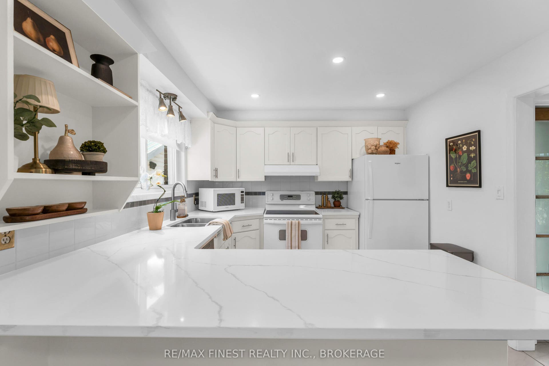 330 Meadowcrest Road, Kingston, Frontenac ON K7M 3S3 330 Meadowcrest Road, Kingston, Frontenac ON K7M 3S3