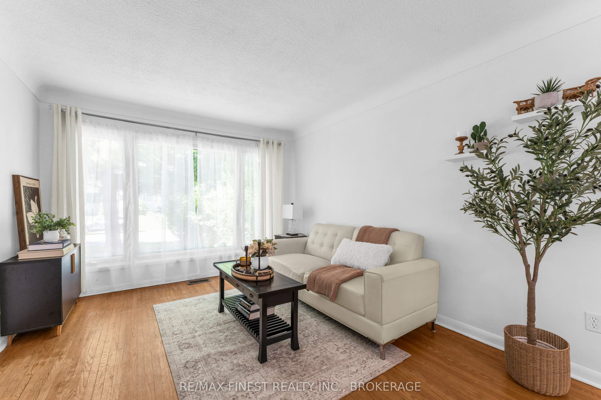 330 Meadowcrest Road, Kingston, Frontenac ON K7M 3S3 330 Meadowcrest Road, Kingston, Frontenac ON K7M 3S3