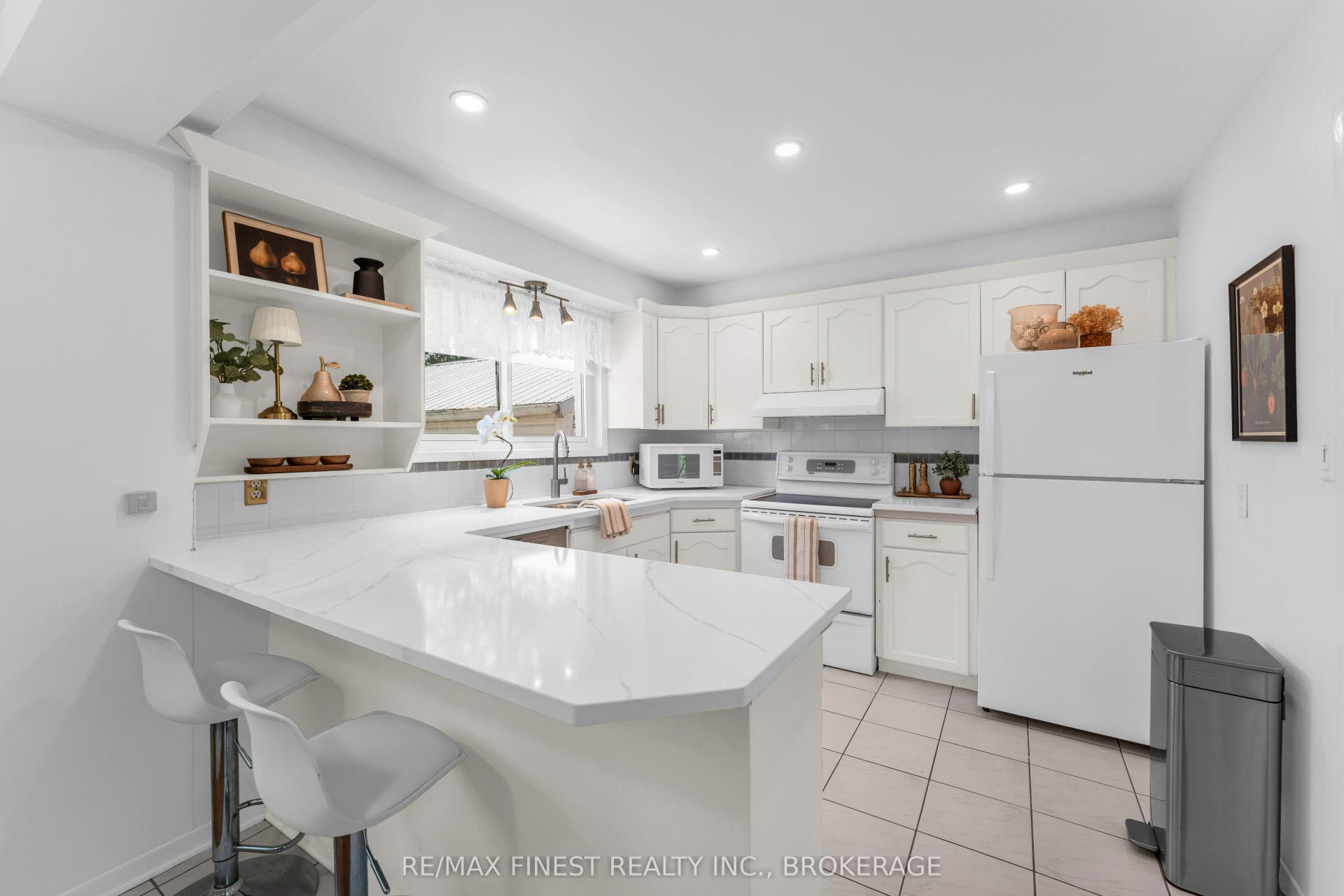 330 Meadowcrest Road, Kingston, Frontenac ON K7M 3S3 330 Meadowcrest Road, Kingston, Frontenac ON K7M 3S3