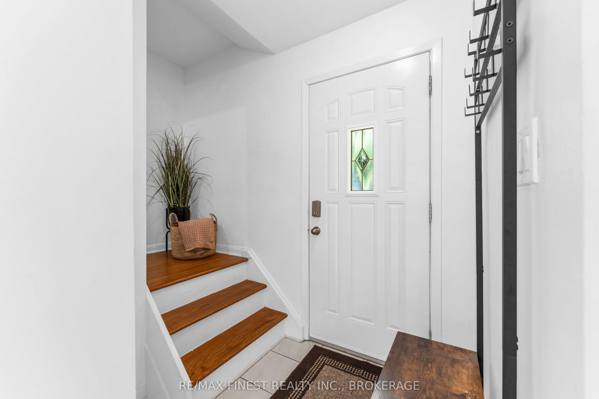 330 Meadowcrest Road, Kingston, Frontenac ON K7M 3S3 330 Meadowcrest Road, Kingston, Frontenac ON K7M 3S3