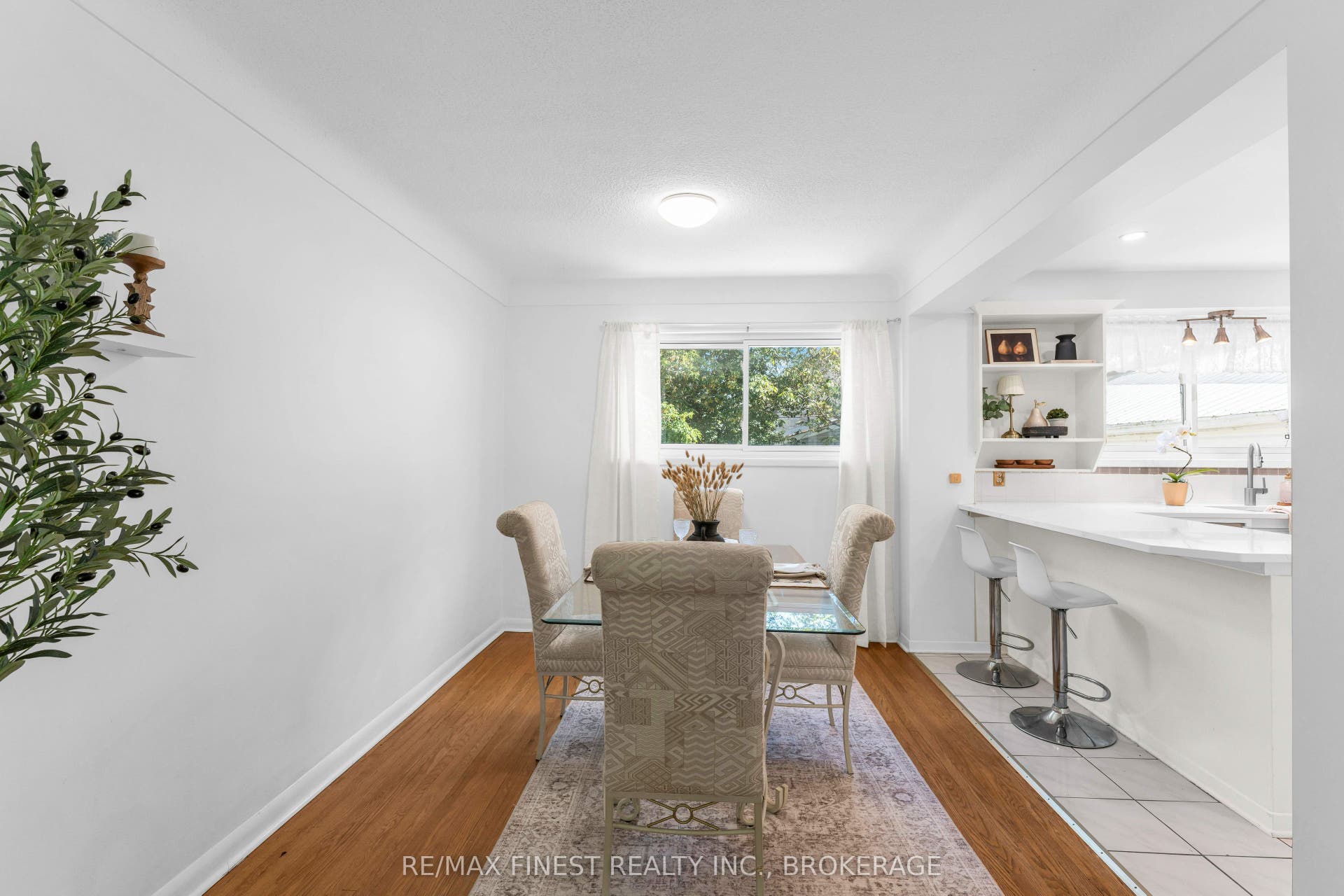 330 Meadowcrest Road, Kingston, Frontenac ON K7M 3S3 330 Meadowcrest Road, Kingston, Frontenac ON K7M 3S3