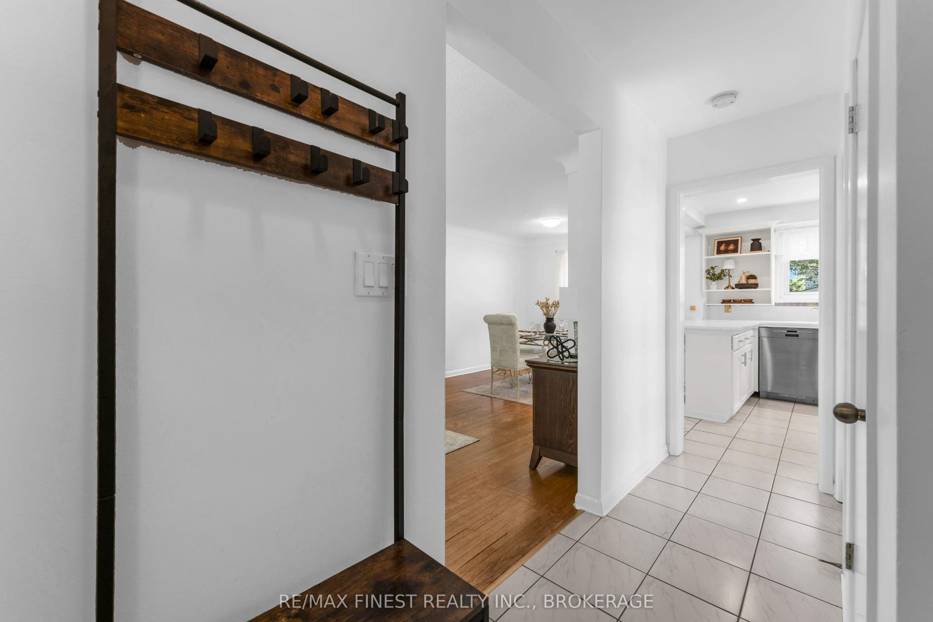 330 Meadowcrest Road, Kingston, Frontenac ON K7M 3S3 330 Meadowcrest Road, Kingston, Frontenac ON K7M 3S3