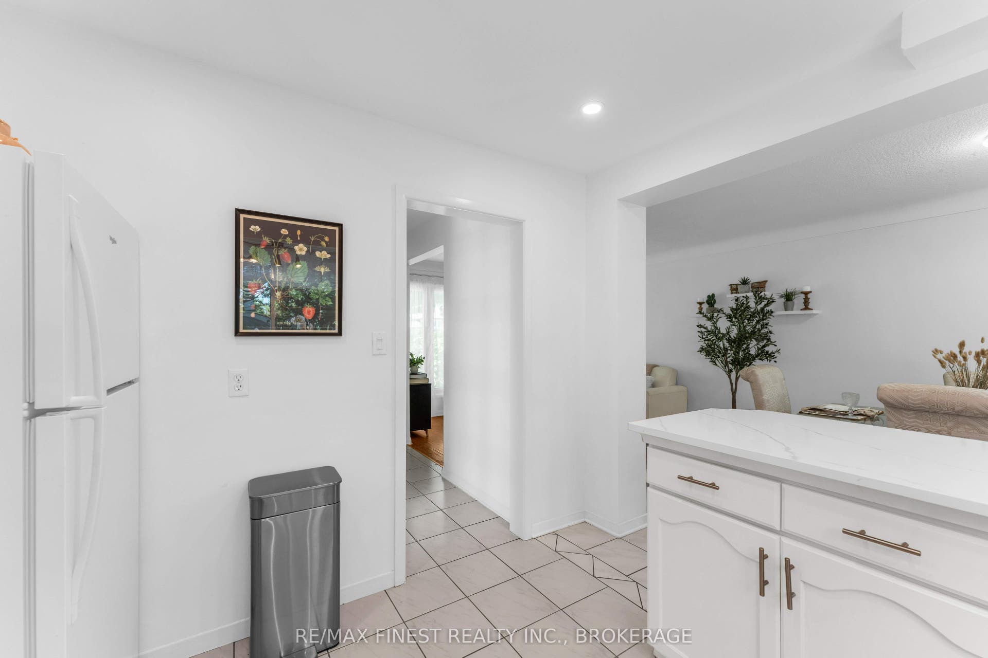 330 Meadowcrest Road, Kingston, Frontenac ON K7M 3S3 330 Meadowcrest Road, Kingston, Frontenac ON K7M 3S3