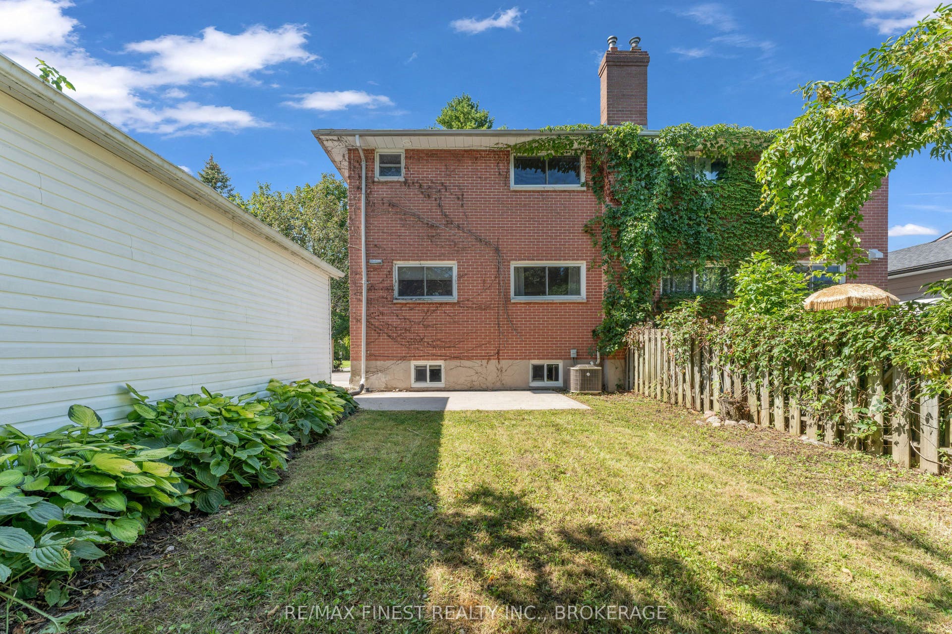 330 Meadowcrest Road, Kingston, Frontenac ON K7M 3S3 330 Meadowcrest Road, Kingston, Frontenac ON K7M 3S3