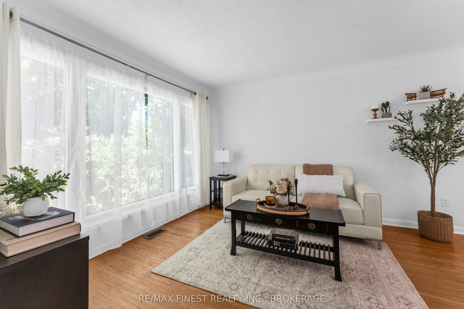 330 Meadowcrest Road, Kingston, Frontenac ON K7M 3S3 330 Meadowcrest Road, Kingston, Frontenac ON K7M 3S3