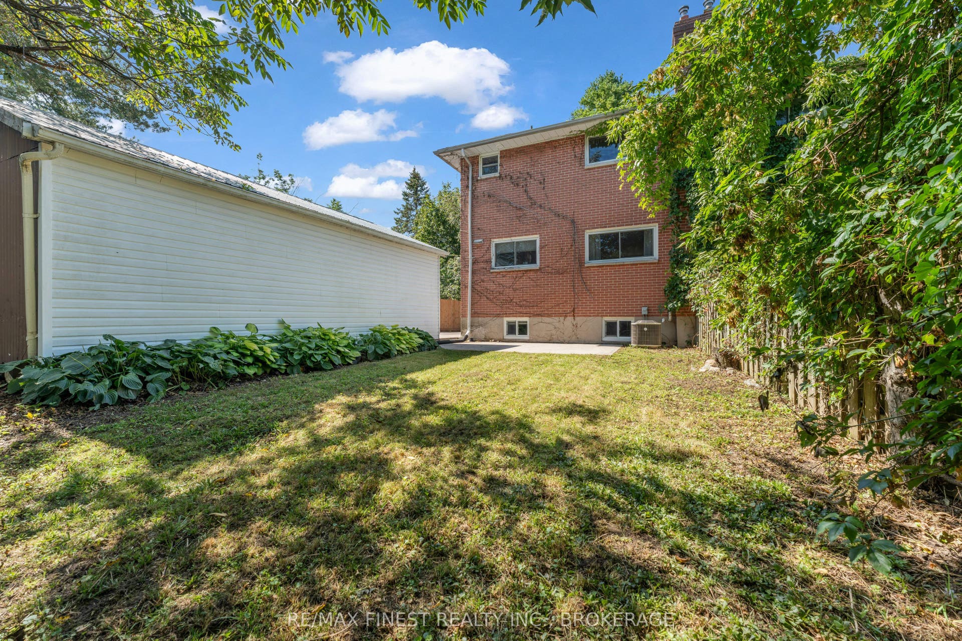 330 Meadowcrest Road, Kingston, Frontenac ON K7M 3S3 330 Meadowcrest Road, Kingston, Frontenac ON K7M 3S3