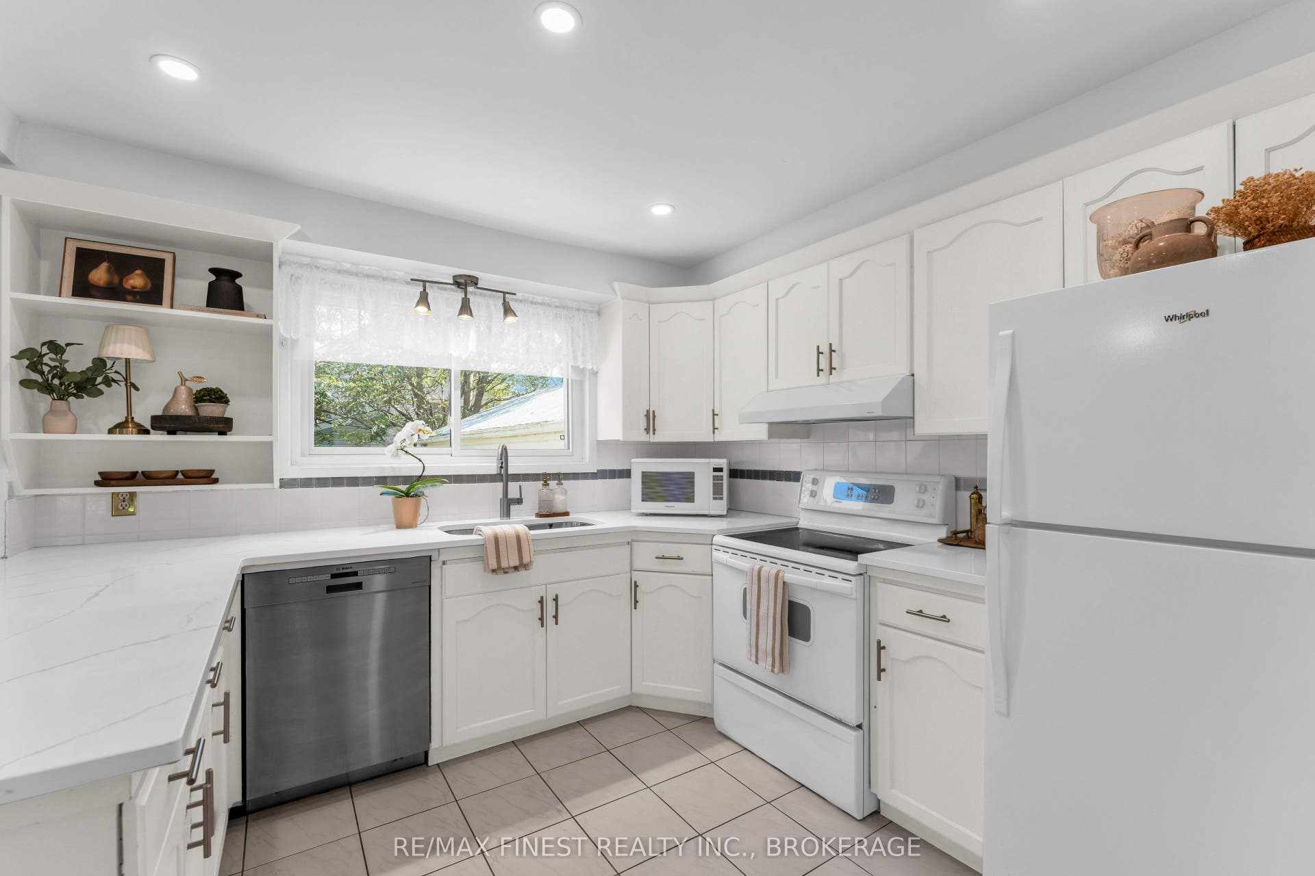 330 Meadowcrest Road, Kingston, Frontenac ON K7M 3S3 330 Meadowcrest Road, Kingston, Frontenac ON K7M 3S3