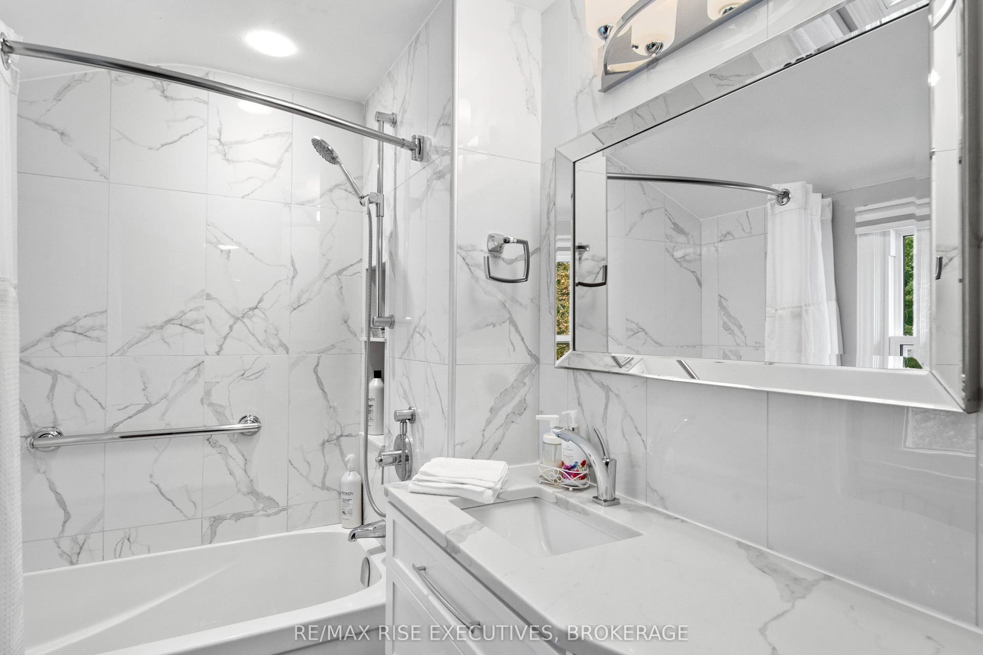 130 Florence Street, Kingston, Frontenac ON K7M 1Y8