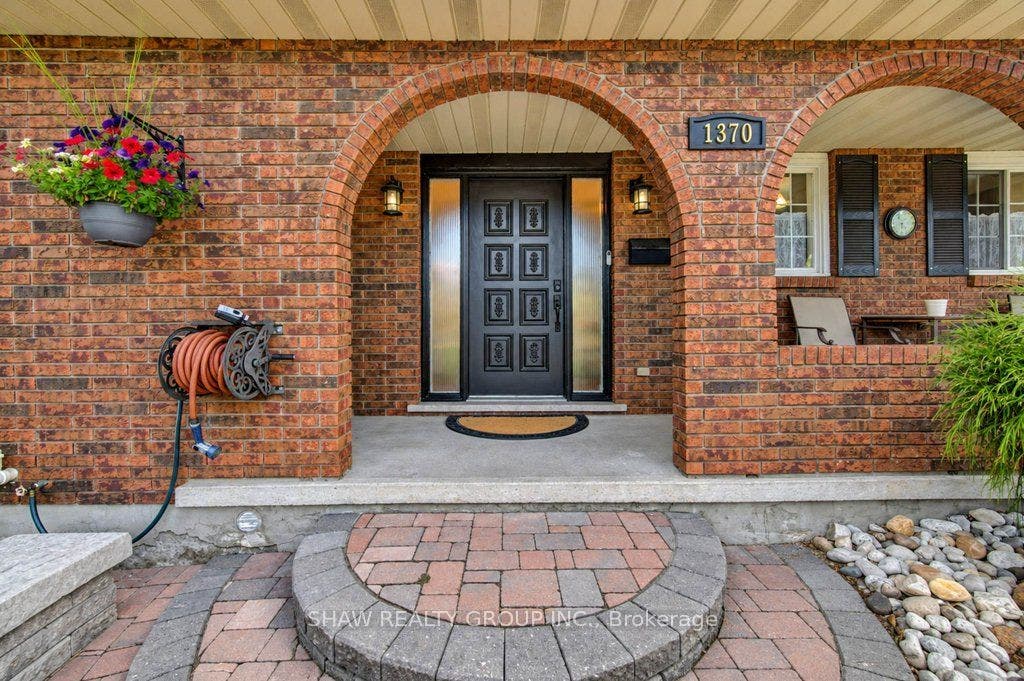 1370 Thorman Place, Cambridge, Waterloo ON N3H 4K5 1370 Thorman Place, Cambridge, Waterloo ON N3H 4K5