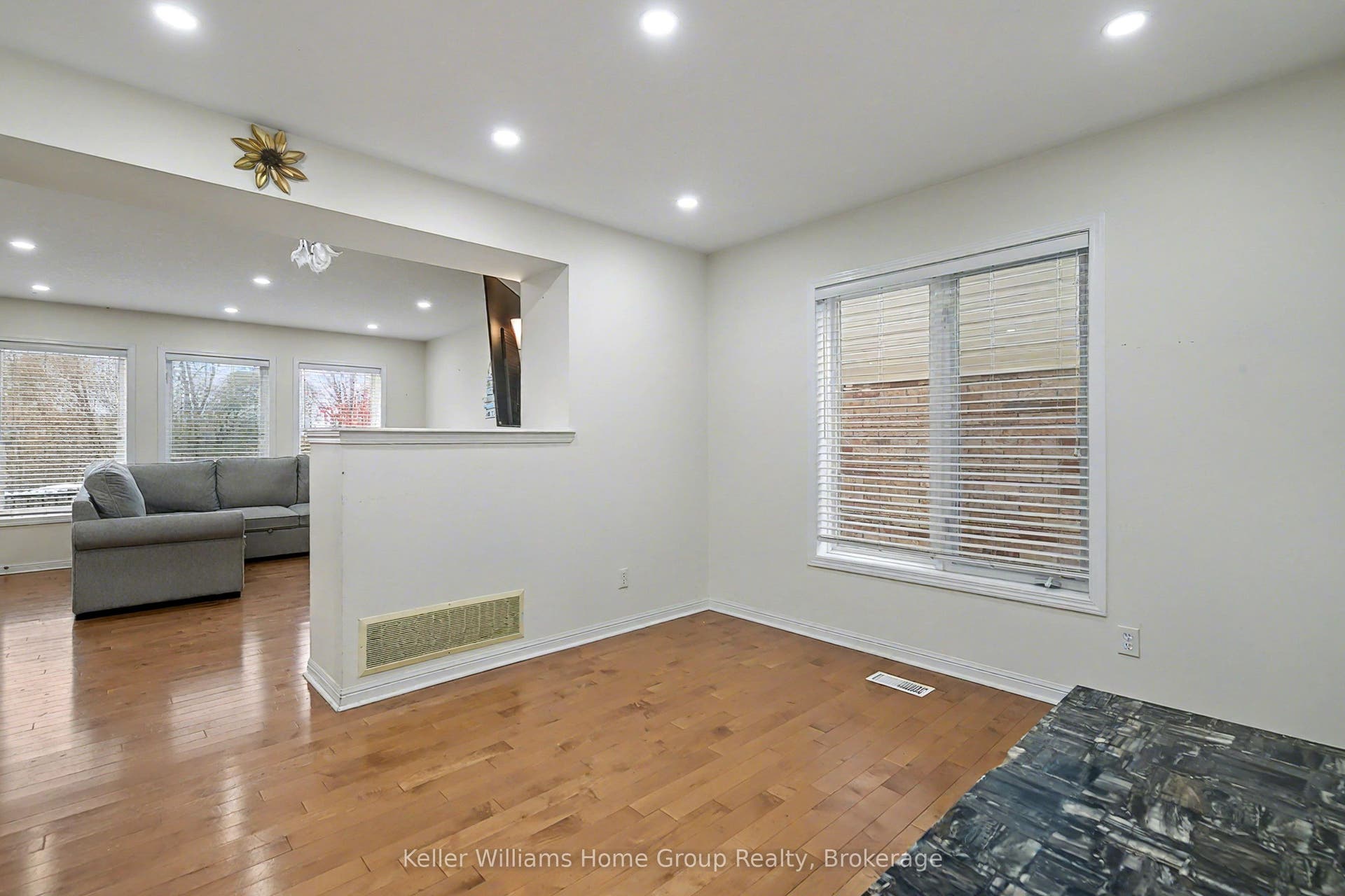 24 Baintree Way, #Upper, Cambridge, Waterloo ON N1T 2H3 24 Baintree Way, #Upper, Cambridge, Waterloo ON N1T 2H3