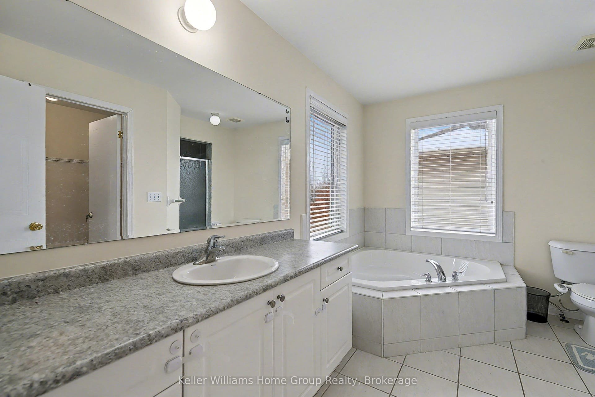 24 Baintree Way, #Upper, Cambridge, Waterloo ON N1T 2H3 ensuite bathroom