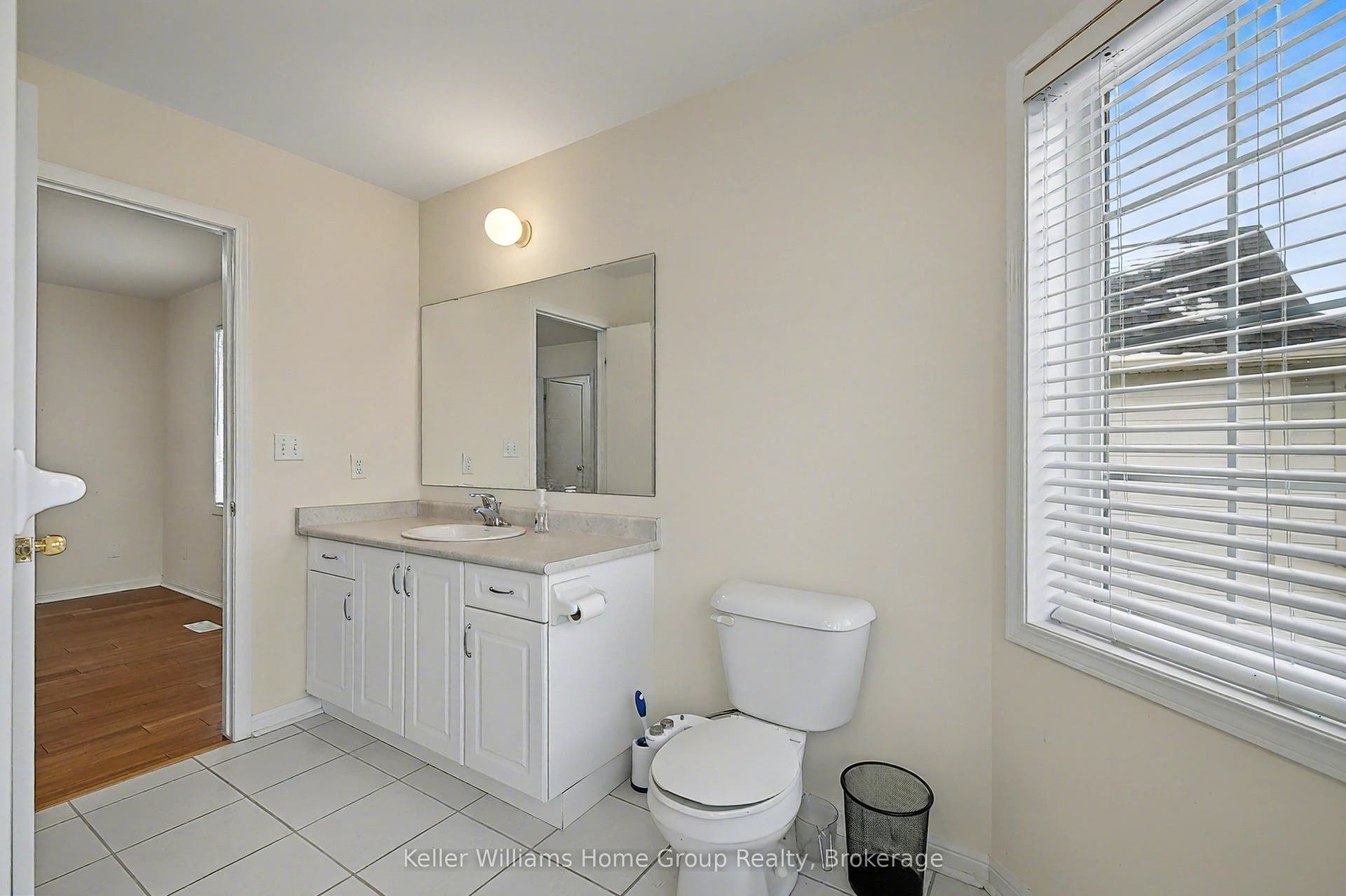 24 Baintree Way, #Upper, Cambridge, Waterloo ON N1T 2H3 jack & jill bathroom