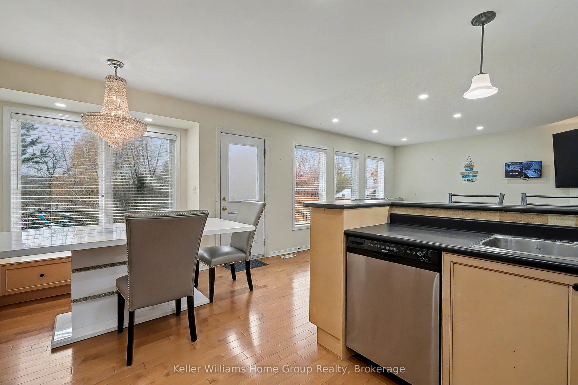 24 Baintree Way, #Upper, Cambridge, Waterloo ON N1T 2H3 24 Baintree Way, #Upper, Cambridge, Waterloo ON N1T 2H3