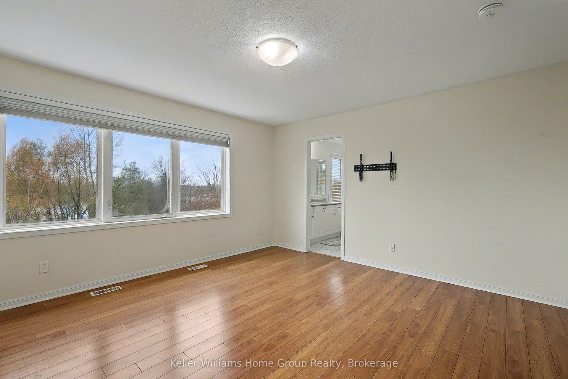 24 Baintree Way, #Upper, Cambridge, Waterloo ON N1T 2H3 primary bedroom