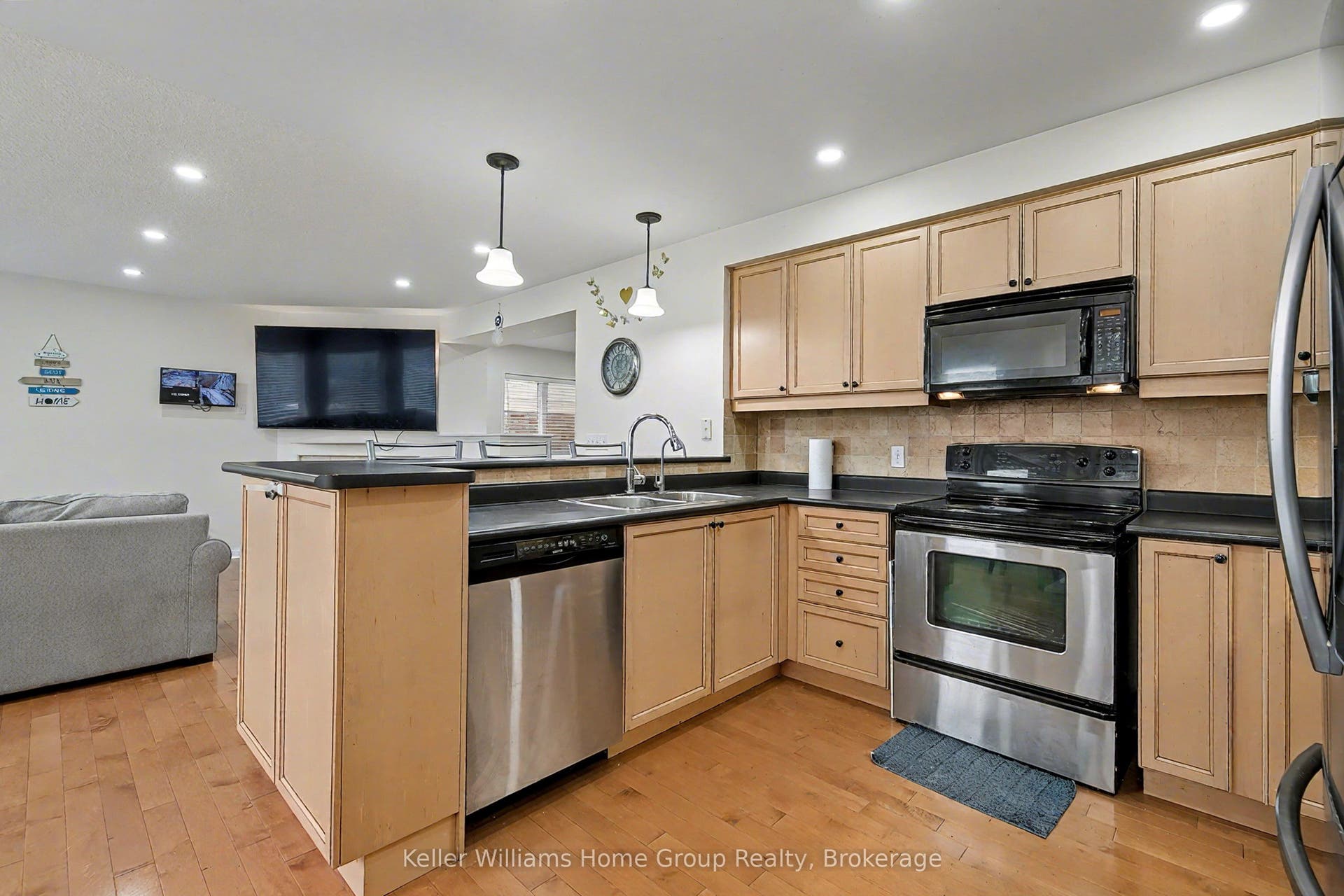 24 Baintree Way, #Upper, Cambridge, Waterloo ON N1T 2H3 24 Baintree Way, #Upper, Cambridge, Waterloo ON N1T 2H3
