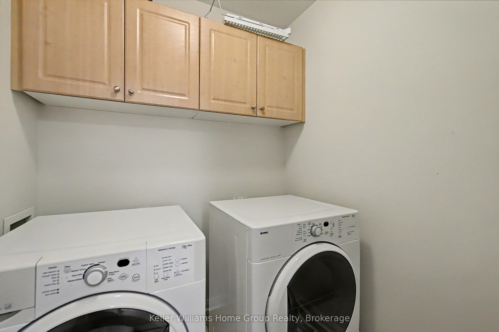 24 Baintree Way, #Upper, Cambridge, Waterloo ON N1T 2H3 upstairs laundry room