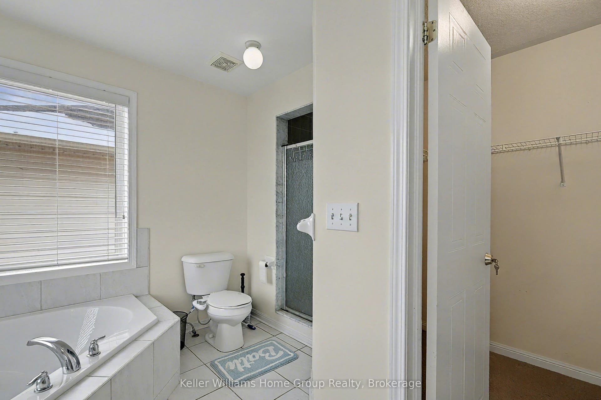 24 Baintree Way, #Upper, Cambridge, Waterloo ON N1T 2H3 ensuite bathroom