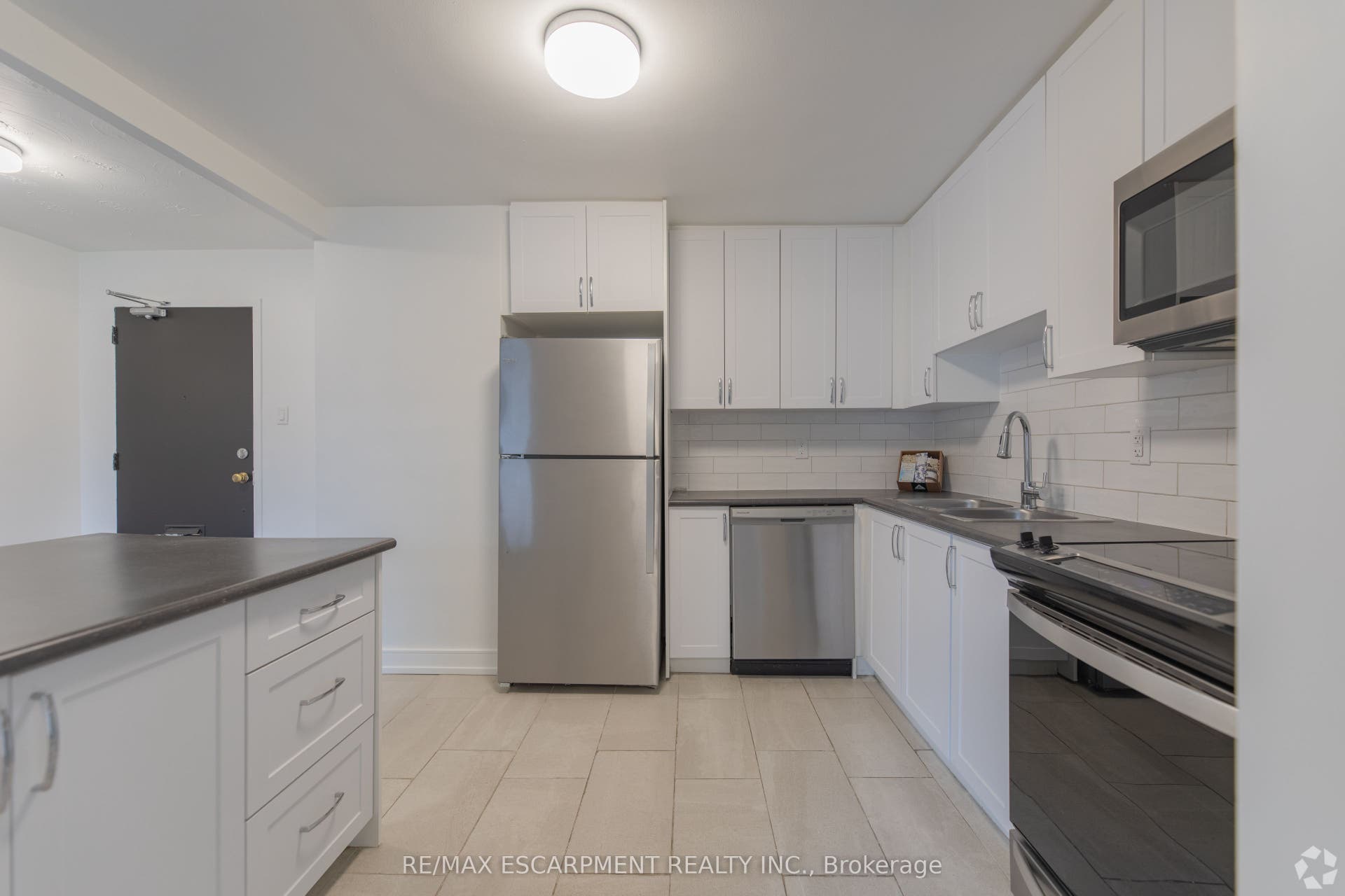 285 Erb Street W, #809, Waterloo, Waterloo ON N2L 1W4 285 Erb Street W, #809, Waterloo, Waterloo ON N2L 1W4