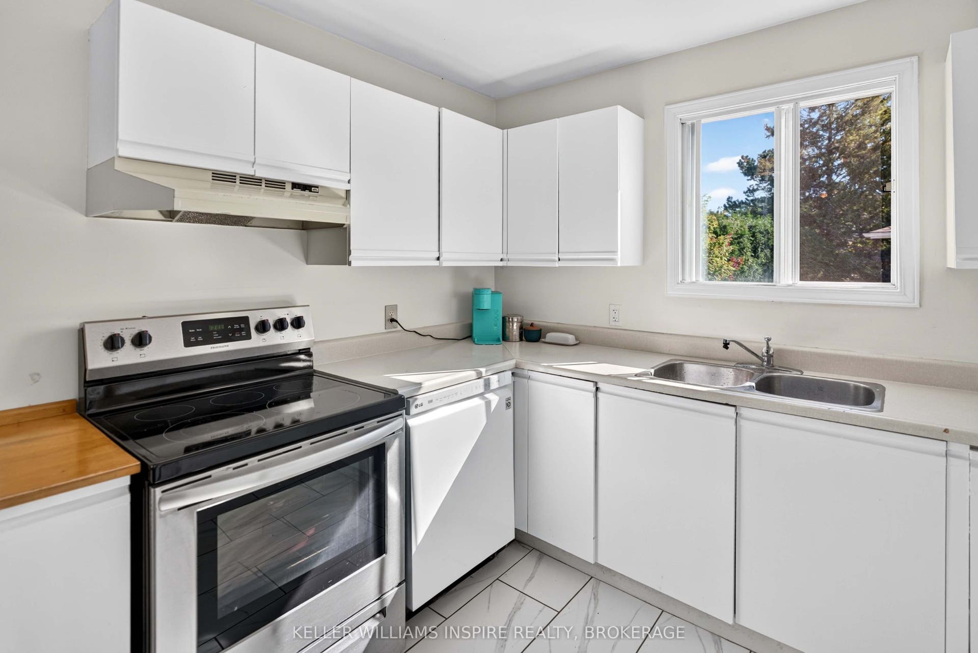 896 Mona Drive, Kingston, Frontenac ON K7P 2H7 896 Mona Drive, Kingston, Frontenac ON K7P 2H7