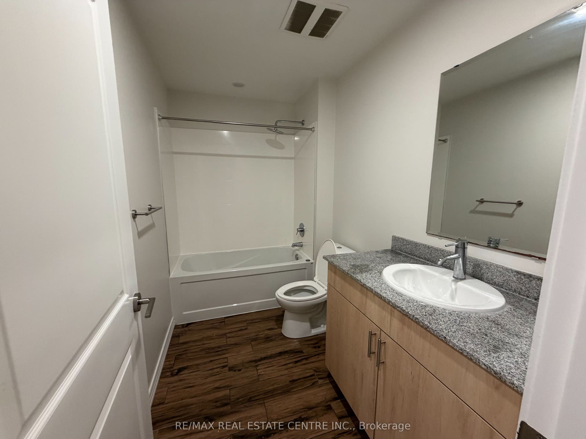 1098 Paisley Road, #105A, Guelph, Wellington ON N1K 0E3 1098 Paisley Road, #105A, Guelph, Wellington ON N1K 0E3